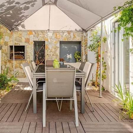 Graca Private Garden Apt, Close To Tram 28, Views & Sao Jorge Castle *