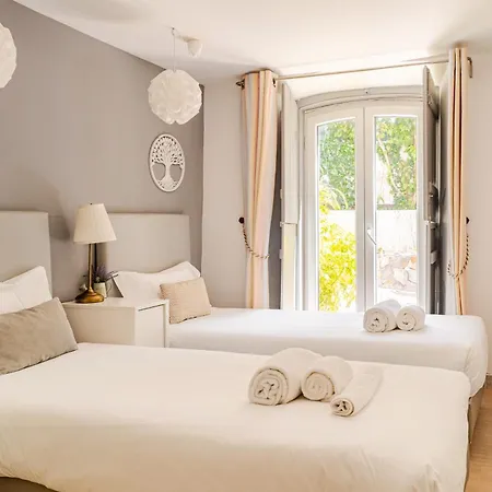 Graca Private Garden Apt, Close To Tram 28, Views & Sao Jorge Castle דירה ליסבון