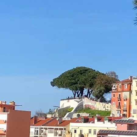 Graca Private Garden Apt, Close To Tram 28, Views & Sao Jorge Castle *