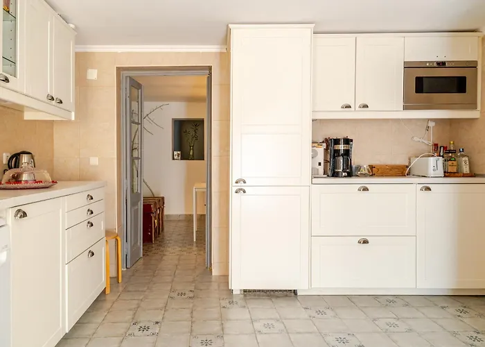 Graca Private Garden Apt, Close To Tram 28, Views & Sao Jorge Castle Lägenhet