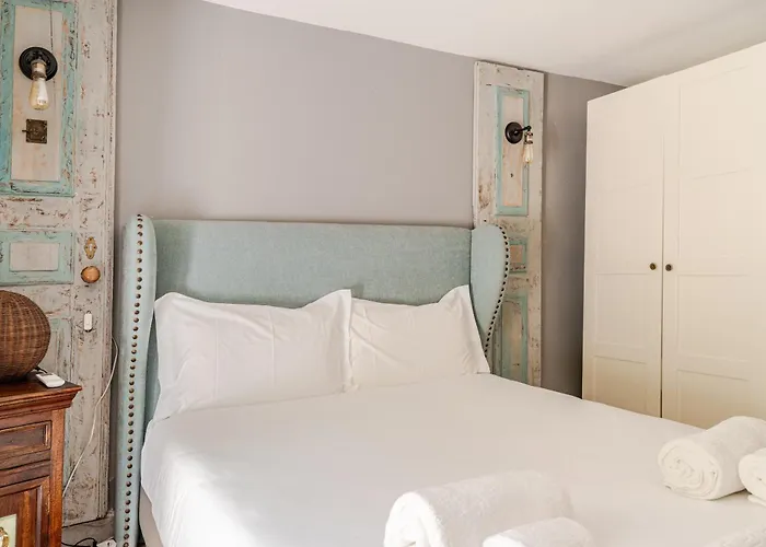 Lisbon Garden Stays, Apt close to Tram 28, Views&São Jorge Castle Lisboa