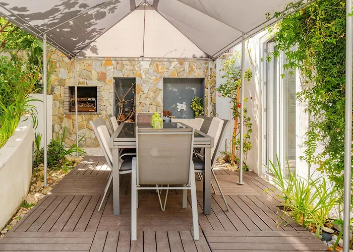 Lisbon Garden Stays, Apt Close To Tram 28, Views & Sao Jorge Castle *