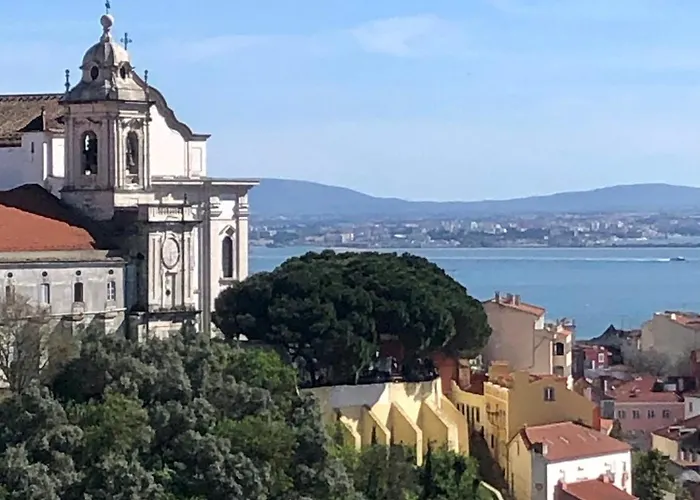 Graca Private Garden Apt, Close To Tram 28, Views & Sao Jorge Castle Lägenhet *