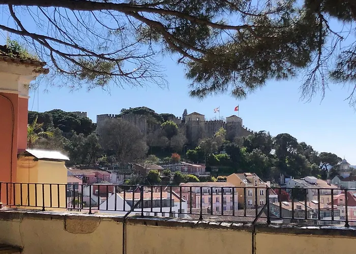 Apartamento Lisbon Garden Stays, Apt close to Tram 28, Views&São Jorge Castle