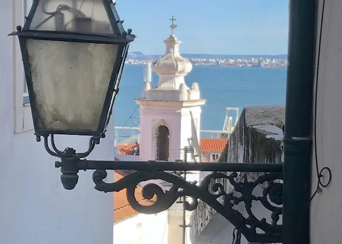 Lisbon Garden Stays, Apt Close To Tram 28, Views & Sao Jorge Castle Lisboa