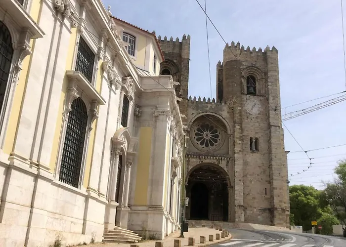 Lisbon Garden Stays, Apt Close To Tram 28, Views & Sao Jorge Castle
